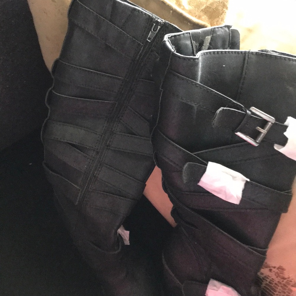 Boot - Picture 3 of 5